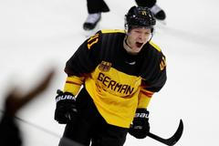 Dominik Kahun slaví gól ve finále Rusko - Německo na ZOH 2018