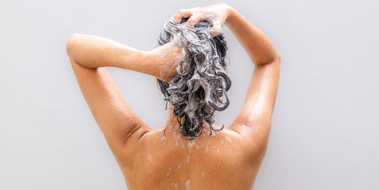 Mytí vlasů