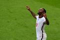 Raheem Sterling slaví gól v zápase Česko - Anglie na ME 2020