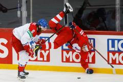 David Musil a Konstantin Okulov v zápase Česko - Rusko na MS 2021