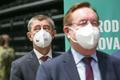 Ministr zdravotnictví Petr Arenberger, premiér Andrej Babiš - Velkokapacitní očkovací centrum v O2 universum, Národní očkovací centrum proti covid-19, koronavirus, očkování
