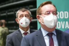 Ministr zdravotnictví Petr Arenberger, premiér Andrej Babiš - Velkokapacitní očkovací centrum v O2 universum, Národní očkovací centrum proti covid-19, koronavirus, očkování