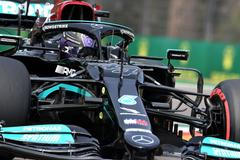 Lewis Hamilton v Mercedesu při kvalifikaci na Velkou cenu Emilia Romagny 2021
