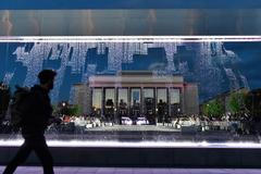 Noosféra neboli zmrzlinové andante pro tanečníky a fontánu