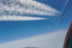 Ruská stíhačka doprovází americké průzkumné letadlo nad Pacifikem