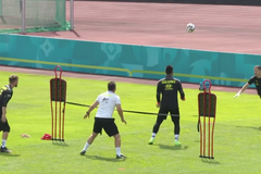 Schick a spol. trénují v dusnu před zápasem s Anglií