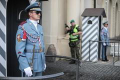 Fronty a turisté a Hradní stráž - Pražský Hrad