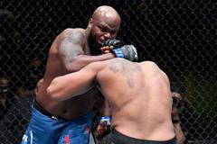 MMA: UFC Fight Night, Derrick Lewis (vlevo), Curtis Blaydes