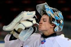 Hokejový brankář Jakub Sedláček v dresu Dinama Riga