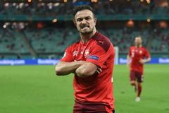 ME ve fotbale 2021, Švýcarsko - Turecko: Xherdan Shaqiri slaví gól Švýcarska