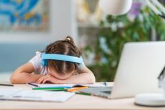 Dítě, počítač, výuka online, úzkost