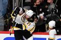 hokej, NHL 2020/2021, Stanley Cup Play off - Boston Bruins at Washington Capitals, Brad Marchand slaví gól, kterým zápas v prodloužení rozhodl