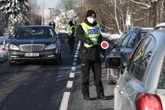 Policie, policista, kontroly, policejní kontrola, dopravní hlídka, koronavirus, doprava, nouzový stav, Sokolovsko, Chebsko, Trutnovsko
