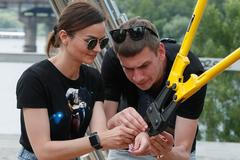 Alexandra Kudlaj a Viktoria Pustovitovová se k soobě připoutali řetězem na 123 dní, aby upevnili svůj vztah. Skončilo to rozchodem.