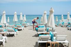 Papež: Ministerstvo se snaží o novou železnou oponu, mít cestovku je teď za trest