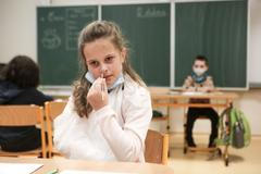 Testování na koronavir covid-19 na školách, škola, žáci, školství, učitelé, antigenní test, výuka