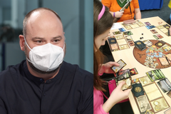 Prachař: Deskovky mají boom, je to byznys, Češi si rádi hrají. Dostihy jsou překonané