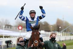 Rachael Blackmoreová, první ženská vítězka Velké národní