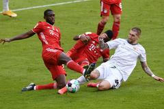 28. kolo německé fotbalové ligy 2020/21, Bayern - Union Berlín: Tanguy Nianzou a Robert Andrich v souboji o míč