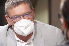 Mrtví nestojí Babišovi ani za komentář. Já z lidí hlupáky dělat nebudu, říká Mucha