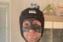 Ondřej Kolář s maskou