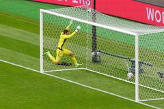 David Marshall inkasuje druhý gól v zápase Skotsko - Česko na ME 2020