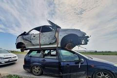 auto převáželo ohořelý vrak Slovensko