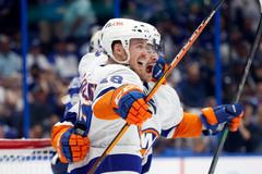 hokej, NHL 2021, Stanley Cup, Play off, New York Islanders - Tampa Bay Lightning, radost hokejistů Islanders