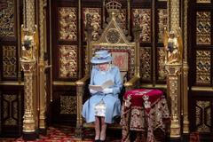 Britská královna Alžběta II. zahájila nové zasedací období parlamentu.