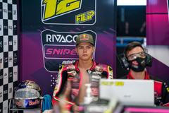 Filip Salač v boxech při VC Dauhá třídy Moto3 (2021)