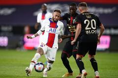 36. kolo francouzské fotbalové ligy 2020/21, Rennes - PSG: Neymar proti obraně domácích