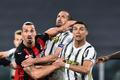 35. kolo italské fotbalové ligy 2020/21, Juventus - AC Milán: Zlatan Ibrahimovic, Giorgio Chiellini a Cristiano Ronaldo