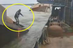 Video: Loď se zlomila v půli. Dělník se pokusil zachránit skokem na bagr