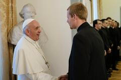 Čech ve službách papeže: Celibát dává svobodu, pro vztah s Bohem se musíte obětovat