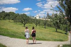 Ilustrační foto - léto, teplo, počasí, lidé, Praha