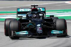 Lewis Hamilton v Mercedesu během Velké ceny Španělska 2021