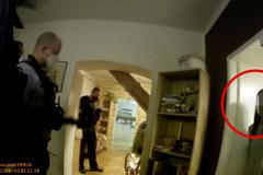 Video z neobvyklého zásahu: Žena zavolala policii na svou opilou dceru