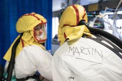 Koronavirus - ARO Krajská nemocnice Liberec, sestra, doktor, zdravotník, karanténa, pacient, oblek, pandemie, krize