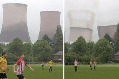 Fotbalový zápas přerušila demolice uhelné elektrárny. Mohutné chladicí věže zmizely za pět vteřin