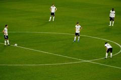 fotbal, kvalifikace MS 2022, Německo - Severní Makedonie, smutek fotbalistů Německa