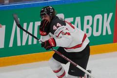 Maxime Comtois slaví gól ve finále Finsko - Kanada na MS 2021