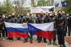 Čeští a slovenští Noční vlci na Olšanech, květen 2021