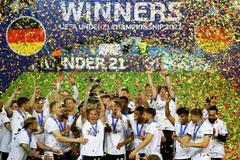 Hráči Německa slaví vítězství na ME do 21 let 2021