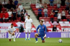 Anglie - Rumunsko, BLM, Jack Grealish, Stanciu