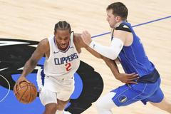 Kawhi Leonard (2) dribbles as Dallas Mavericks guard Luka Doncic