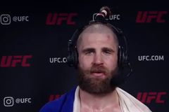 Jiří "Denisa" Procházka po výhře nad Dominickem Reyesem.