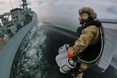 Jako Iron Man. Britští mariňáci nacvičovali akce v obleku s tryskovým pohonem