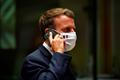 emmanuel macron francie prezident telefon