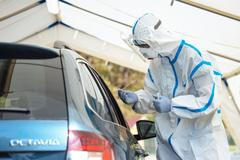 Tuzemsko / Ilustrační snímek / Rouška / Roušky / Pandemie / Epidemie / Covid-19 / Koronavirus / Lidé / Drive-In / Testování / Test / Odběr / 11. 10. 2020