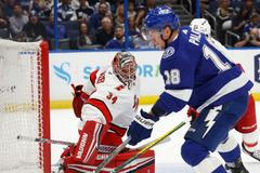 hokej, NHL 2021, Stanley Cup Play off, Carolina Hurricanes at Tampa Bay Lightning, Petr Mrázek, Ondřej Palát